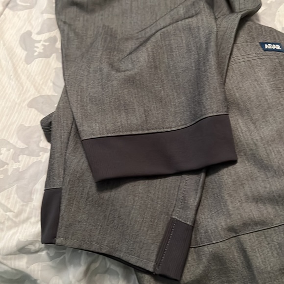 Adar Scrubs top ‘n bottom NWOT soft to the touch light weight - Picture 6 of 13